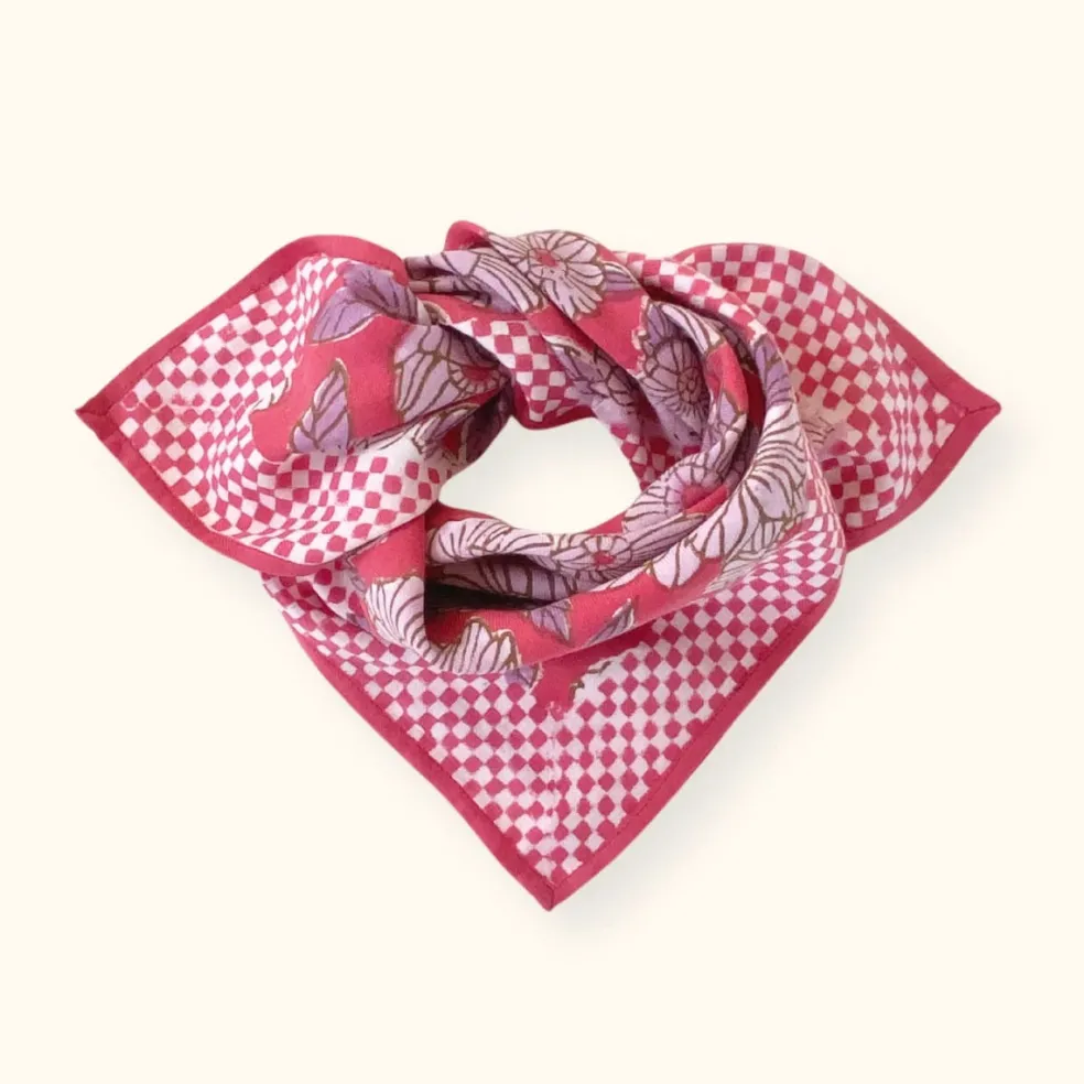 foulard_manika_bloom_mage_0.webp Foulard Manika Bloom Magenta - Apaches Collections