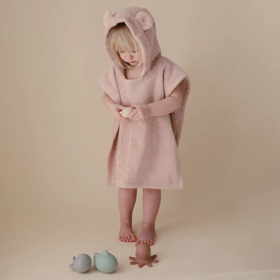 poncho_ourson_rose__mushi_0.webp Poncho Ourson Rose - Mushie