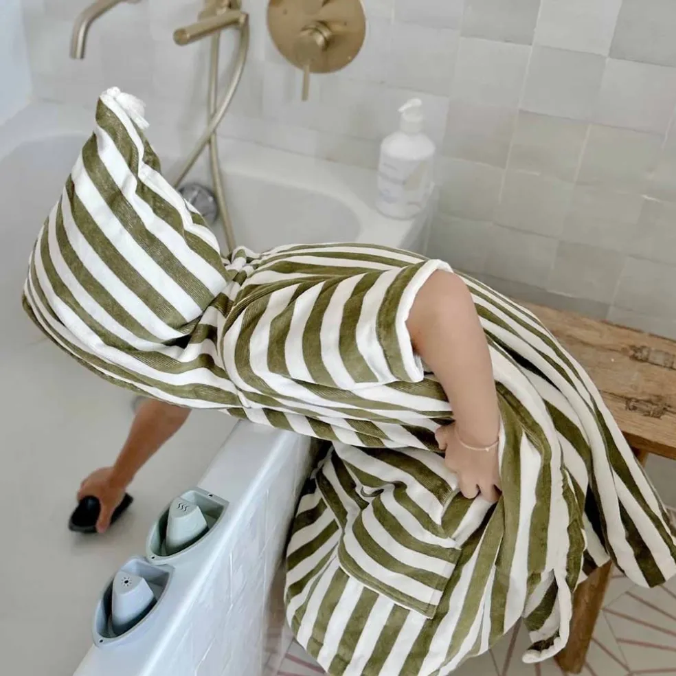 poncho_suzon_ray_kaki__ro_0.webp Poncho Suzon Rayé Kaki - Rose In April